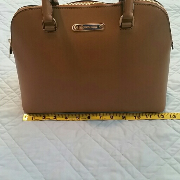 Michael Kors Large Cindy Dome - Picture 2 of 6
